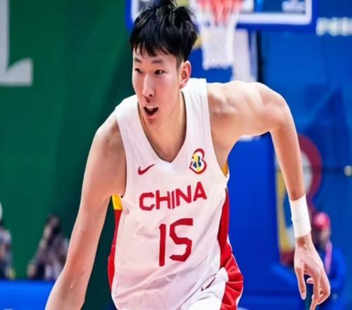 周琦+3海外回归！男篮下个世预赛基本15选12，内线锋线实力强劲！