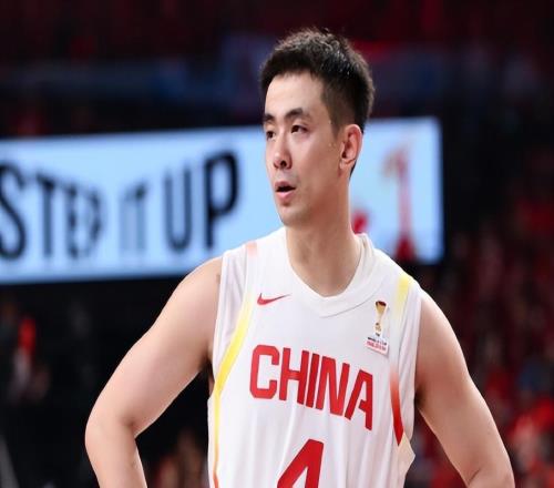 5分钟4犯仍男篮功臣!末节超远三分绝平值千金赵继伟14分钟13分
