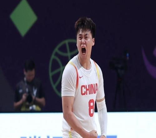 怒批赵睿破坏民族团结后,新疆官媒明着夸胡金秋疑暗讽男篮队长