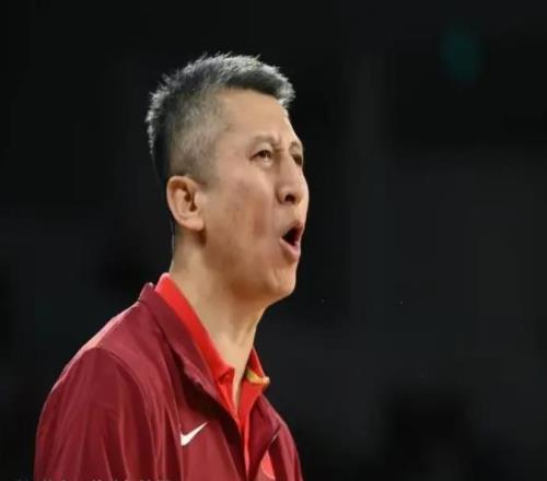 男篮二连胜,郭士强不用下课,张镇麟、焦泊乔不该再入选国家队