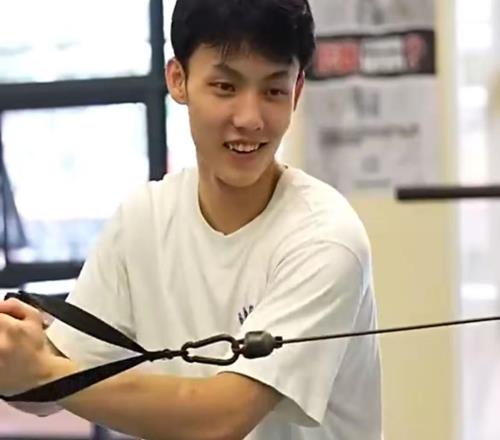 男篮后卫线大换血!胡明轩因伤被迫退出,徐杰国家队生涯结束了