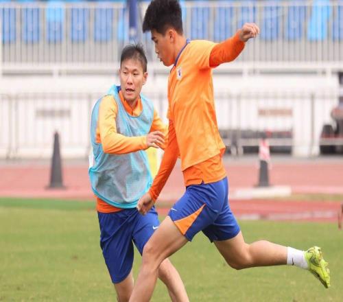 泰山队赛季球衣号码有变化彭啸改穿3号谢文能变7号