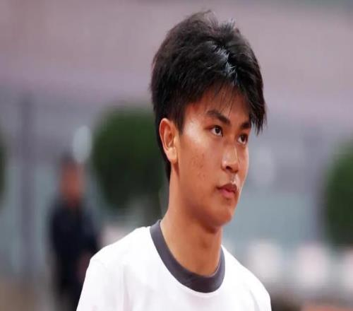 毛伟杰在本赛季大连英博踢主力，又遇到新竞争对手，球迷看好谁