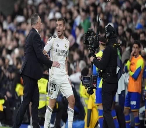 每体:赫伊森与马斯坦托诺遭伯纳乌狂嘘,皇马球迷耐心已耗尽