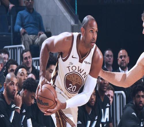 逆转30分！小卡23分快船完胜勇士，加兰首秀5失误，勇士气氛不佳