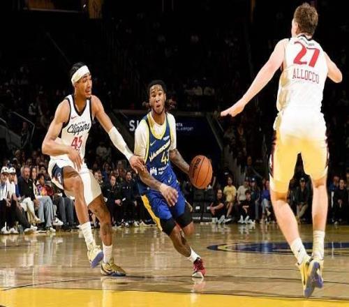 加入勇士二队后表现大幅提升了，后场新秀距离NBA并不遥远