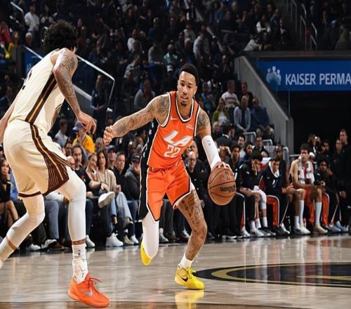 明明状态如此出色,快船为什么不给侧翼新星多些出手机会呢