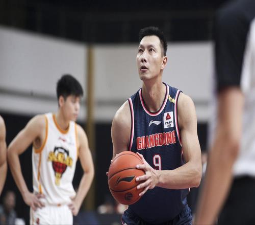 广东队新王牌复出!名气不输易建联,杜锋有3难题,焦泊乔有体会