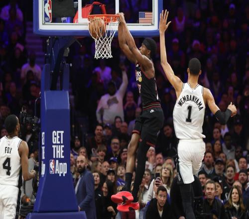 40分惨败马刺,76人脸都丢尽了!文班汗都没出,探花被榜眼完爆