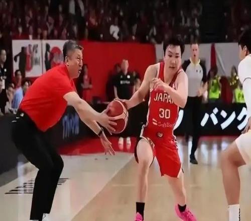 恶人先告状，日本篮协起诉郭士强，8打5却只字不提