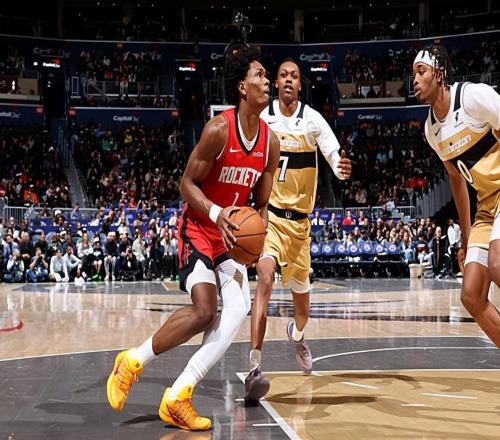 明明其他能力都非常出色，但火箭却非要让他担任控卫的角色