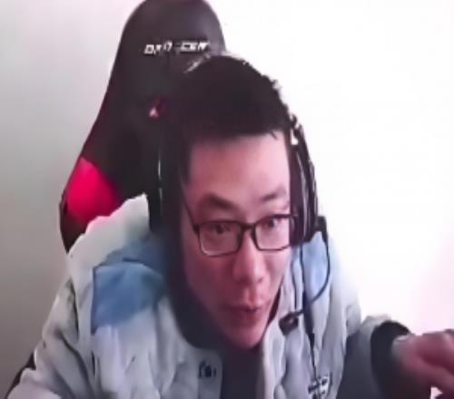 逆天!5090跑2K卡飞直播间7W人大司马8万元电脑被抖音提醒:当前性能过低!