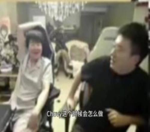 压力很大！小虎：打训练赛的时候丹妮在背后这波要是Chovy就XX