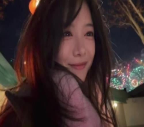 骆歆：新年快乐分享给你们我今天在迪士尼看的跨年烟花秀