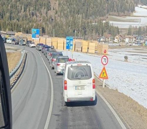 冬奥无法承受之堵：运送两万人上山有多难