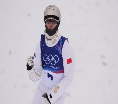 最强夫妻！徐梦桃丈夫王心迪险胜，为中国代表团夺得第四金