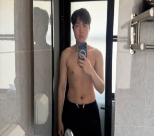 媒体人：Bin哥现在就故意搞弱智人设等之后正常点就是口碑大反转