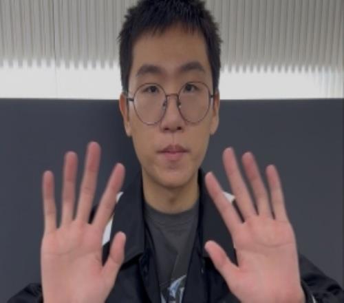 Lehend：摸Ruler的头一摸他我就要死了吧志勋的头倒是想摸摸