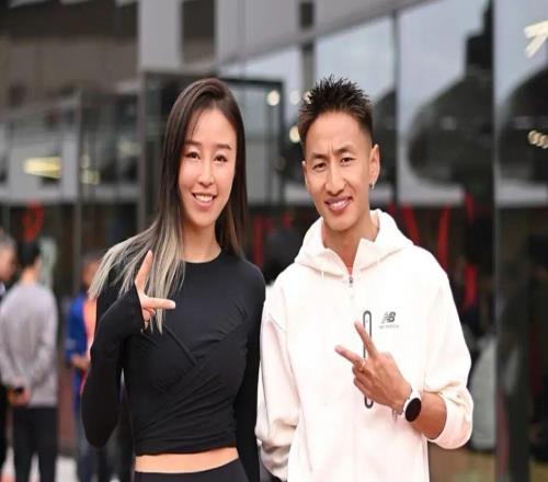 腾亚萱和贾俄仁加结婚后，我成了训练营的老板娘