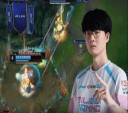 LPL赛事高光:Viper预判闪现,下路1V2线杀