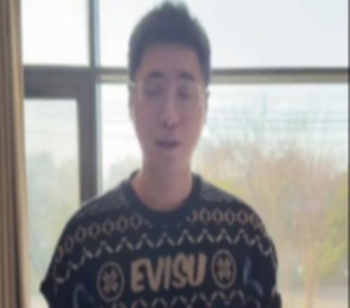 LPL解说王多多拜年:爱你,老己今天和几个老几上网去