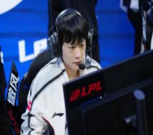 牢香的MVP哪里去了!AL目前赢下10个小局而Shanks目前MVP数量为0