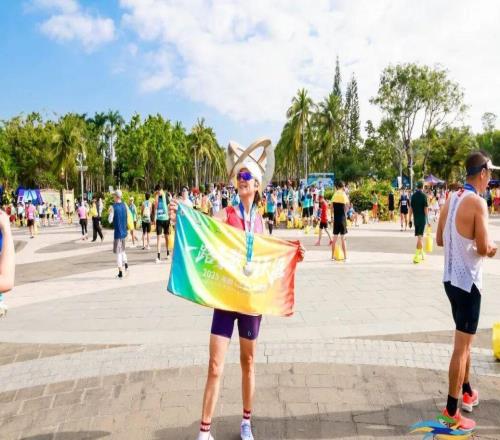 2025最后一场马拉松，三亚为何能成为跑者们的年终坐标