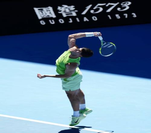 阿卡晋级网友调侃打了场教学赛，一纪录追平博格公开赛年代第一