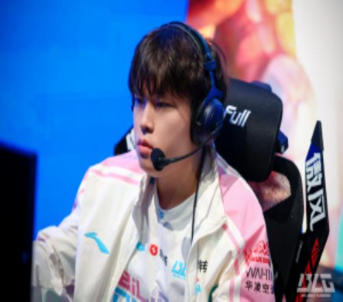 去找赵大哥诉苦NGA网友发帖：Bin疑似与领队吵架提包离开基地