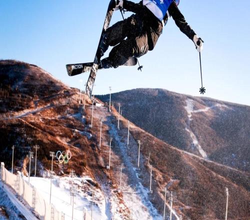 《时代》杂志封面人物丨谷爱凌：席卷全球的自由式滑雪明星