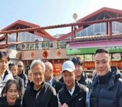 黄仁勋现身上海菜市场：之后将参加上海北京深圳分公司年会