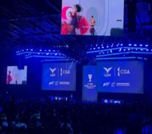 在家门口观赛YSKM分享LCK杯决赛现场: