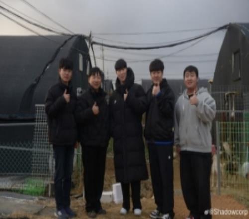 Shadow经纪公司分享Zeka参加流浪犬志愿活动：请多多支持他