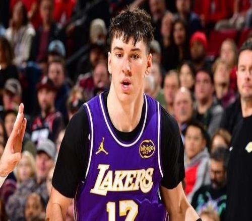 艾顿：我们总有球员能站出来顶上一切都是由拉拉维亚开启的