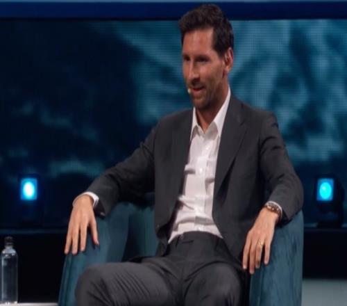 梅西：足球层面我在巴黎并不开心，球迷：世界杯夺冠弥补所有委屈