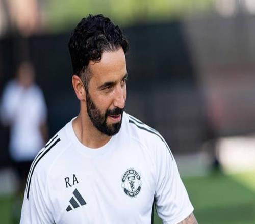 邮报：曼联想世界杯前签6号位，避免世界杯后目标球员涨价