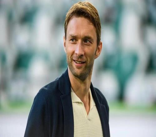 黑尔默斯认同药厂管理层的决定，滕哈赫上岗的时候没有考虑清楚