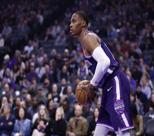 1万次助攻的挑战八名球员中有一名前锋神级球员七次单赛季助攻超过千次哈登会有机会吗_nba直播在线观看免费