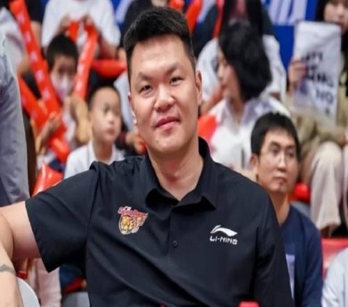 正式确定！中国男篮新星加盟广东宏远，朱芳雨大获全胜，未来可期