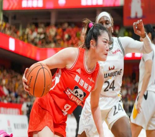 李梦告别WCBA！球迷：20多岁巅峰时躺平，30多岁不好找工作才留洋