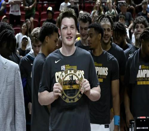 真香！4号秀成新秀王，场均18+6+3+三分40%，黄蜂啊，终于天亮了