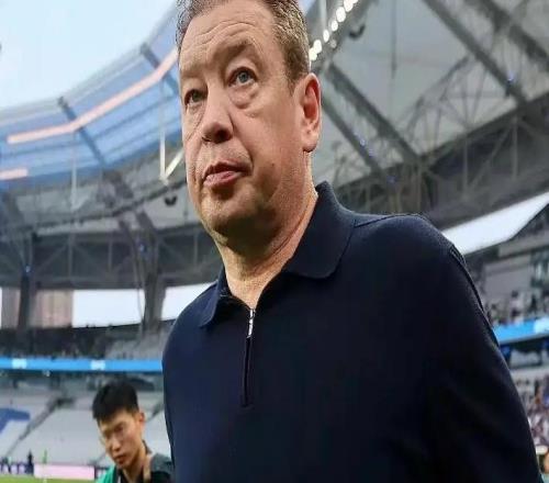 谁来负责申花沦为千年老二，连续2年争冠失败，球迷迁怒俱乐部