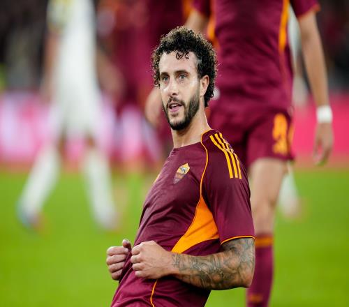 罗马队主力中卫埃尔莫索因右大腿受伤未能入选本轮意甲联赛大名单_意甲直播