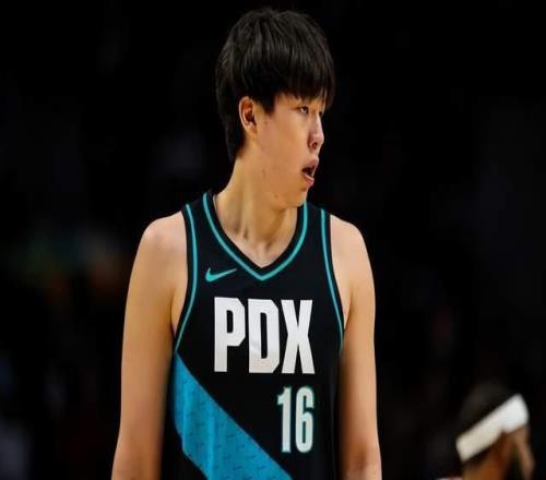 开拓者惨败杨瀚森创三项纪录：首进三分得分超周琦助攻全队最多