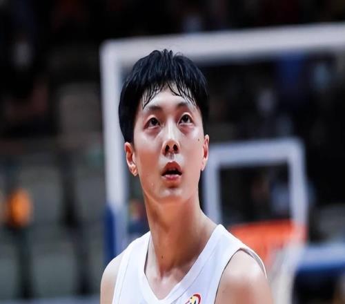 广东3消息！四外援首次合练，胡明轩伤势加重，朱芳雨辣评杨瀚森