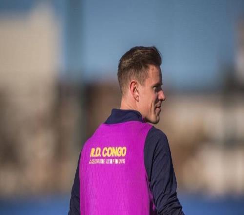 特尔施特根社媒晒恢复训练照片：很高兴归队