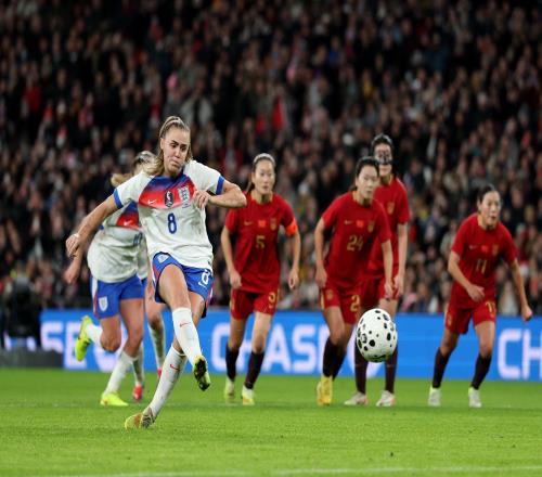 黄健翔指出中国女足与欧美球队之间的整体差距已不容忽视，主要差距在于身体素质_中超直播