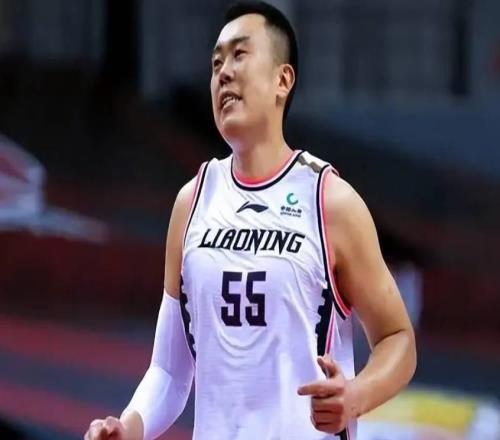 广东男篮喜从天降！12人大名单再更新，8人轮换可轻松拿下辽篮