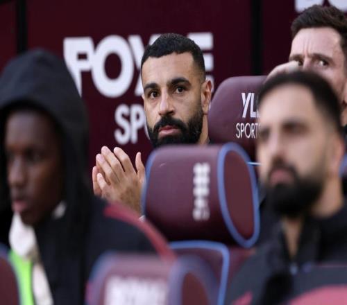 甩脸子机会都不给！利物浦赢球止跌萨拉赫枯坐板凳斯洛特赌赢了