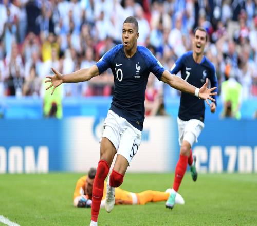 懂球帝12周年120大瞬间E组：梅西伯纳乌晒球衣，红军双红会造七喜